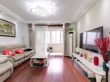 边套全明户型采光好,楼层好,得房率高,房龄新!满五V一