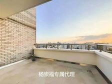 俯瞰徐家汇!顶层带露台,装修全送,南面正看小区花园,带车位