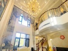 真 实!亲戚房子!带双车位 带300平大花园 英式高端别墅