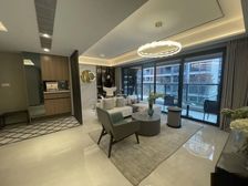 两江四岸核芯 总高五层 1梯2户板式通透大平层 玻璃幕墙