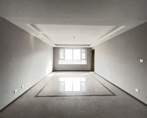 带车位,带装修,泰和东郡,155平客厅朝阳四室
