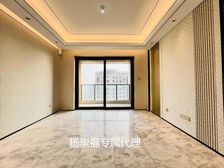 房东一手买进没有住过,急卖带车位,看房随时,我有密码