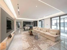 新外滩花苑 3室2厅2卫 精装修 2300万元