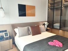 地铁口伊河路 全公立,双气精装修三房有车位,适合做婚房