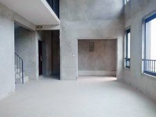上叠带露台80平 带屋顶花园 位置安静 可随时看房