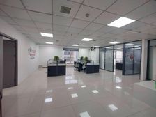 火炬广场万象汇天山银河300平米带隔断阳面地铁口停车交通便利