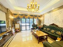 超大别墅区边位别墅 带花园带露台 位置安静 双首层采光充足