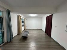 半岛边套临河大独栋,北进门南花园,可停六部车,满五v1,可谈