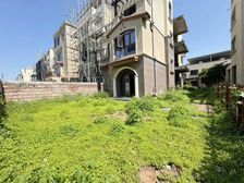 颐龙湾(四五期别墅) 可停4台车 已加建好 前花园大 无遮挡