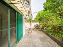 带40平院子 车库上面 此房带有地下产权车位 南北通透