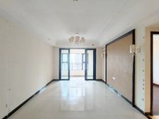 江北嘴CBD,门口就是轻轨站,医院,商业,一应俱全