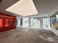 临国贸 把角平层30米东南向大外窗 可注册 美发 婚纱 教育