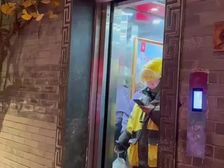 西二环马连道临街一二层烤鸭店出租 大门头招餐饮 医美口腔