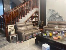 光耀荷兰小城165平别墅 7室2厅5卫 总价260万