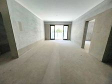 两岸风华 4室2厅2卫 毛坯 199万元