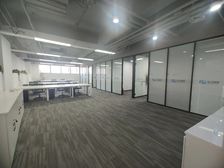 望京SOHO精装办公室200平带家具4个工位容纳30多人
