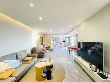 业主诚心出售 豪华装修4房2厅2卫,附送200方超大露台