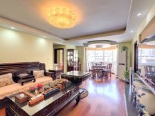 徐家汇烫金地段,总监力推,采光全天好,看房有钥匙,闹中取静。