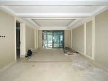 融创信达政务壹号 精装修四房 洋房一楼带院子 厨卫全明