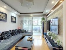 小区中心位置,中间楼层两房,业主诚意出售,地铁13号500