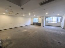 东四十条美惠大厦300平20000元保养不好但便宜交通便利