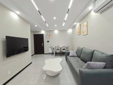 主打的就是性价比 放眼整个绿地找不出来第二套 随时可以看原房