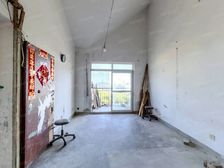 万达商圈,地铁700米大阁楼复式,诚心出售