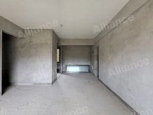 聚龙小镇 君悦山庄 大三房证满 单价四千 环境优美 有钥匙