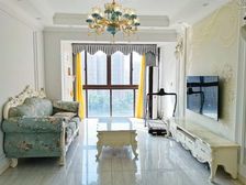 杨家坪 南向采光好 正规商品房 近医院 得房率高 刚需小三居