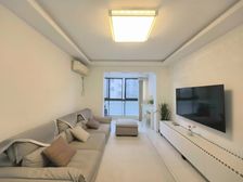 地铁200 ,商品房小区!南北户型,满五 看房有钥匙
