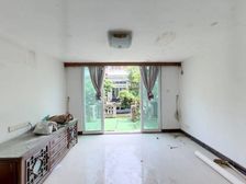 星晨花园七期看湖景 位于的中心地段 位置很优越!居住的小