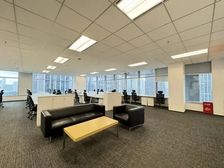 前海大降价!租金95元!前海嘉里中心!整层2000平看海景!