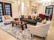 西郊庄园 新出独栋别墅 临中心大河 业主诚意出售!挑空客厅