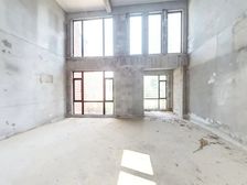 300平大花园,使用面积500平左右别墅出售,满五年诚意出售