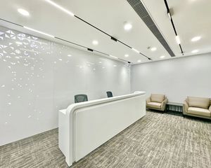 高新地铁口、甲级办公楼出售、视野好、三面采光、中航城市广场旁