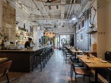 CBD东大桥临街商铺155平 层高4米 适合酒吧多业态经营