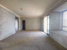 轻轨 地铁 出行方便 随时看房 配套设施齐全 安心卖