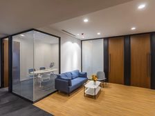 保时捷中心写字楼东海西路香港中路 542平 3楼 2元每平