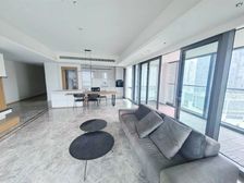 朝天门来福士三房,业主边卖边哭