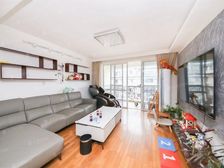 电梯复式 带双露台 小区花园位置 双卫生间 使用面积200平