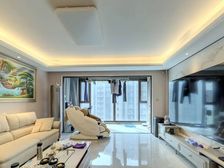 胖东来对面 碧桂园天琴湾户型方正次新小区四房通透好楼层。