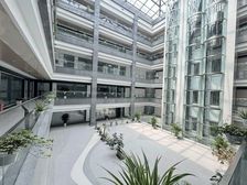 亦庄大族广场 汇通大厦150平 西南朝向 精装 3个顶隔间