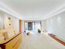 北龙湖荣盛华府 基础装修已做好一楼带三面花园 挑高地下室带俩