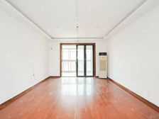 园林小区 出行方便 拎包入住 次新大三房 装修全送 随时看房