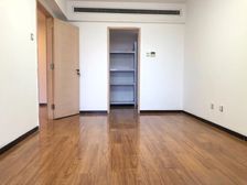 东直门东方银座80平一居 空房出租 交通便利