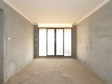 经开地铁口 毛胚三房 拓展面积大 交通便利