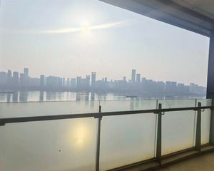 急卖 楼层在20多楼 看江景视野开阔 滨江夜景有视频 随时看