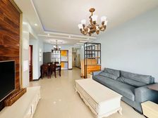 大龙山轻轨站出口 正规两室带外阳台 周边配套齐全餐饮一条街