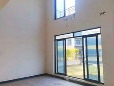 新江与城天越联排端头别墅带3个车位两层地下室 花园100