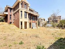 颐明园(别墅) 4室2厅4卫 毛坯 680万元